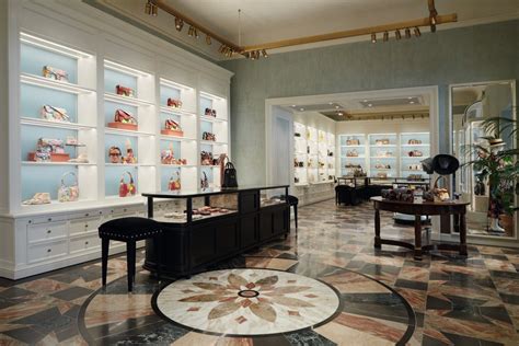 gucci new store naples.